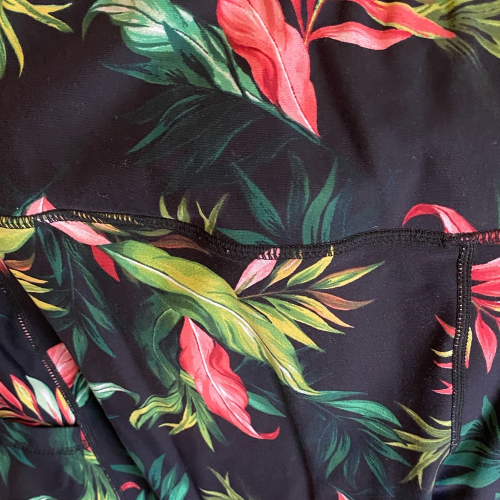 Torrid Size 4 Performance Core Crop Active Leggin… - image 4